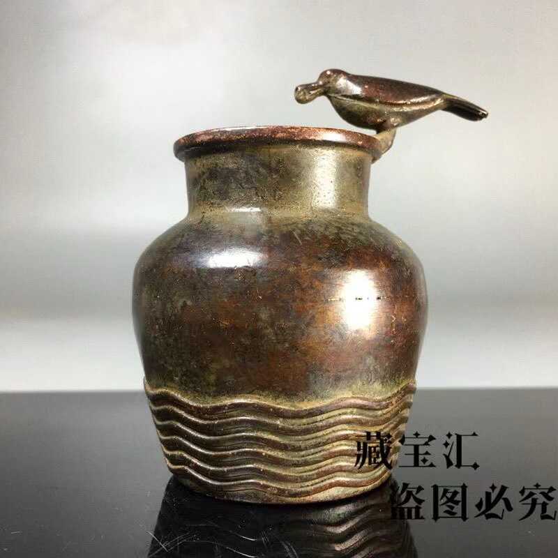 Vintage Collectible Bottles - Coleção Vintage: Jarra Pequena de Bronze